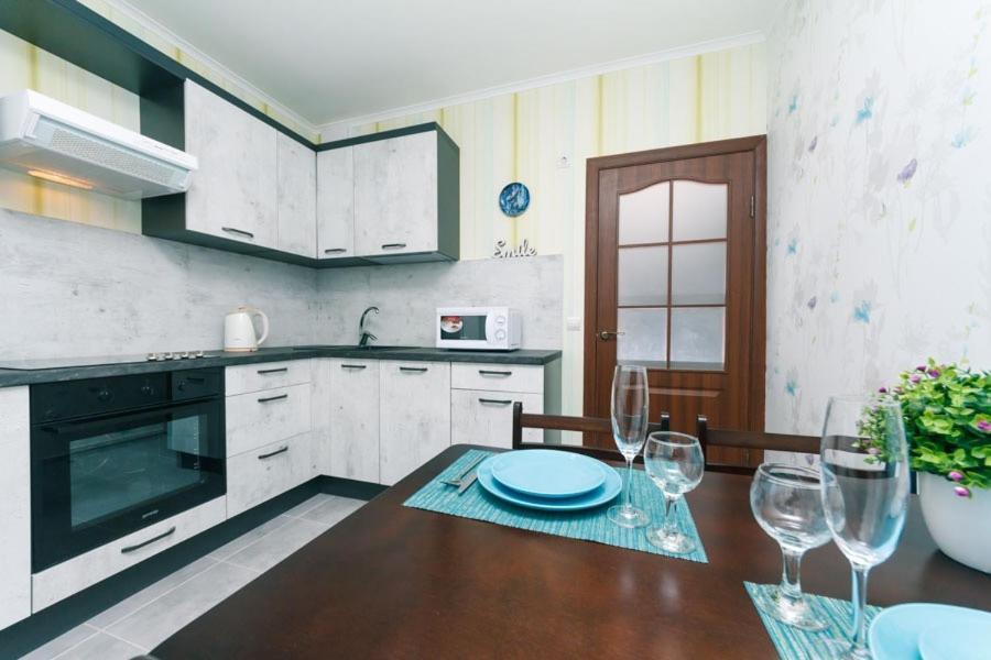 уютные на улице русова 7 метро 15 минут Apartment *